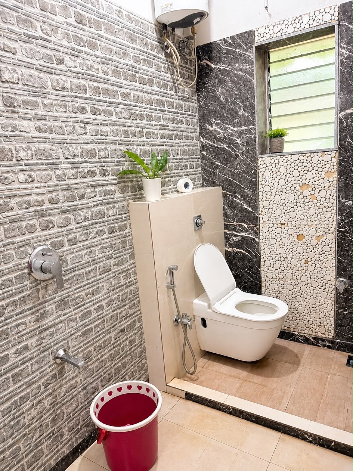 Modern bathroom with stone tiling and geyser